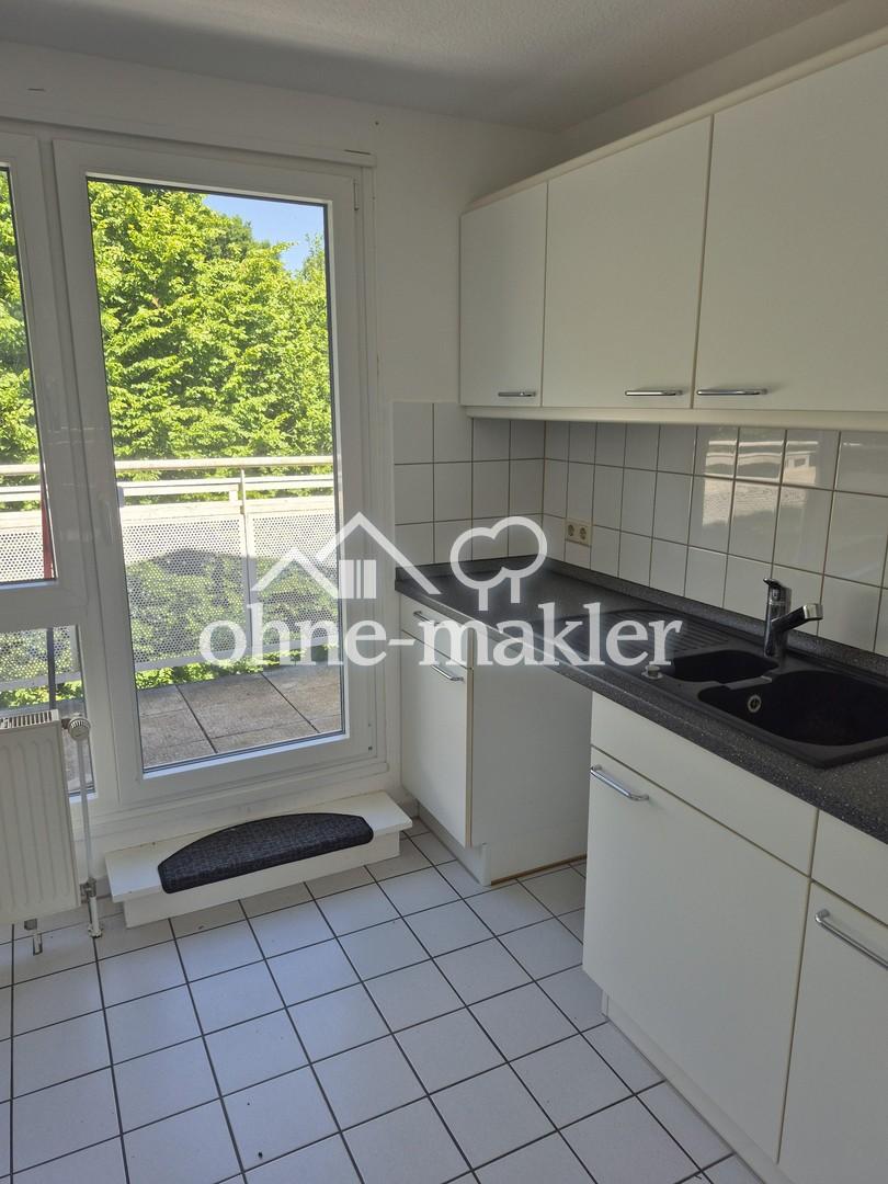 Helle Dachgeschosswohnung mit Küchenbalkon - Photo 2