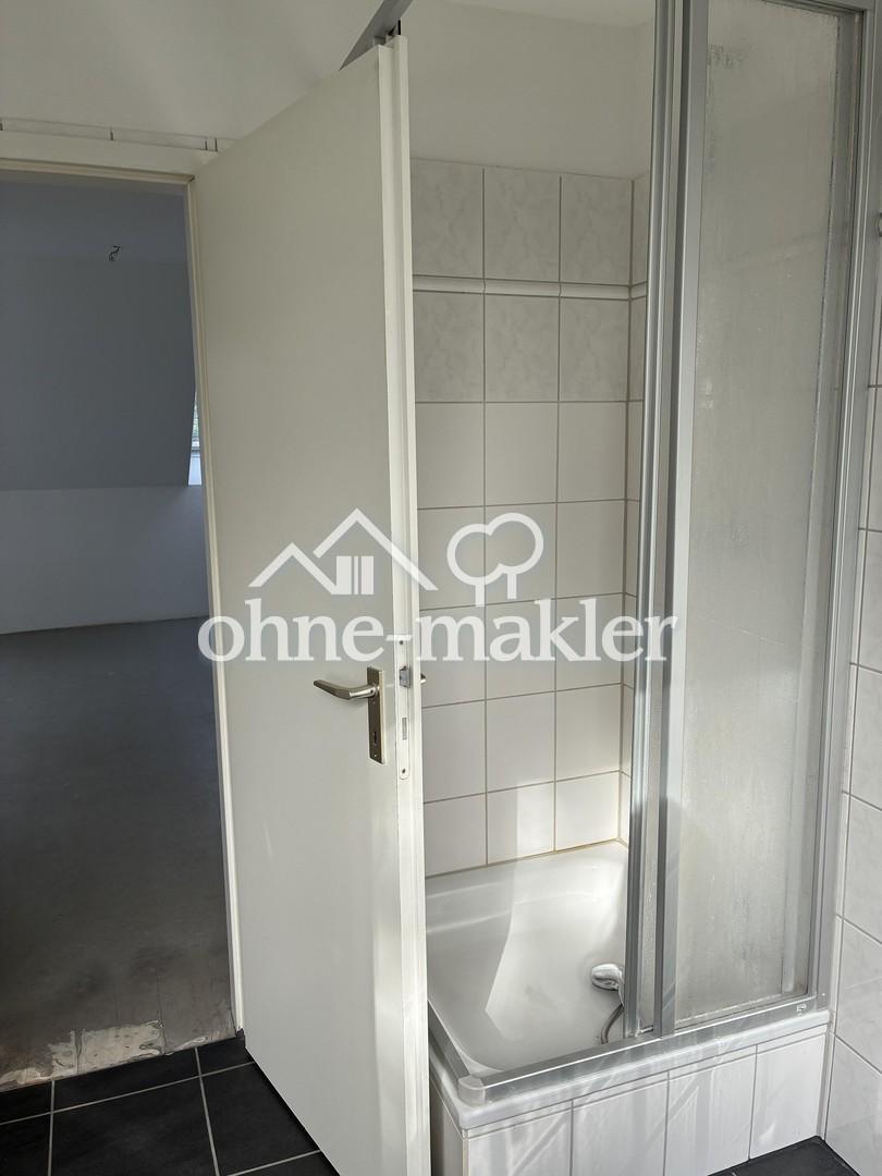 Helle Dachgeschosswohnung in ruhiger Lage - Photo 2