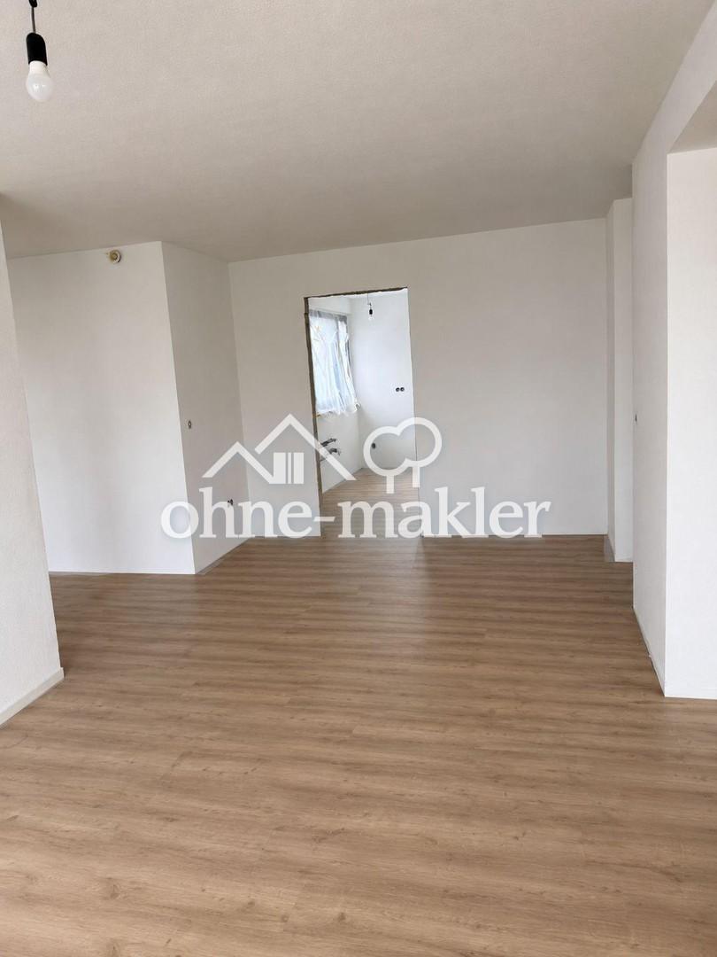 Erstbezug nach Sanierung- 3,5-4 Zimmer-Wohnung mit Einbauküche - Photo 1