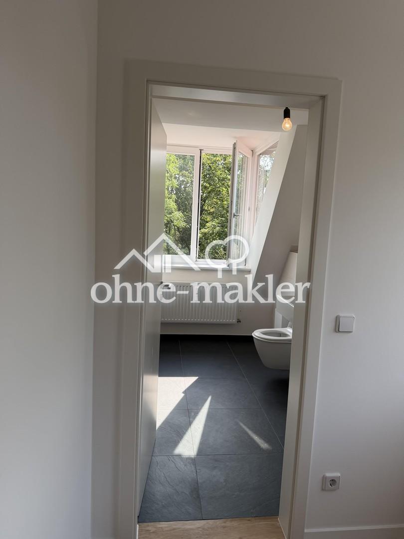 Wohnen im Denkmal – frisch sanierte 115-m²-Dachgeschosswohnung mit großem Wohnbereich - Photo 1