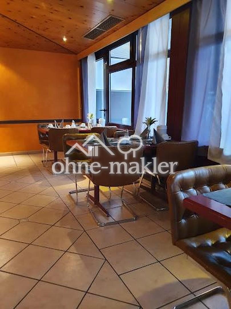 Hotelanlage,35 EZ und 10 DZ mit 50 Parkp, langfristig an Monteure/Studenten - Photo 1