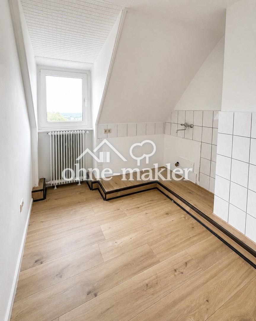 Frisch renovierte 4-Zimmer-Dachgeschosswohnung in zentraler Lage von Remscheid - Foto 3