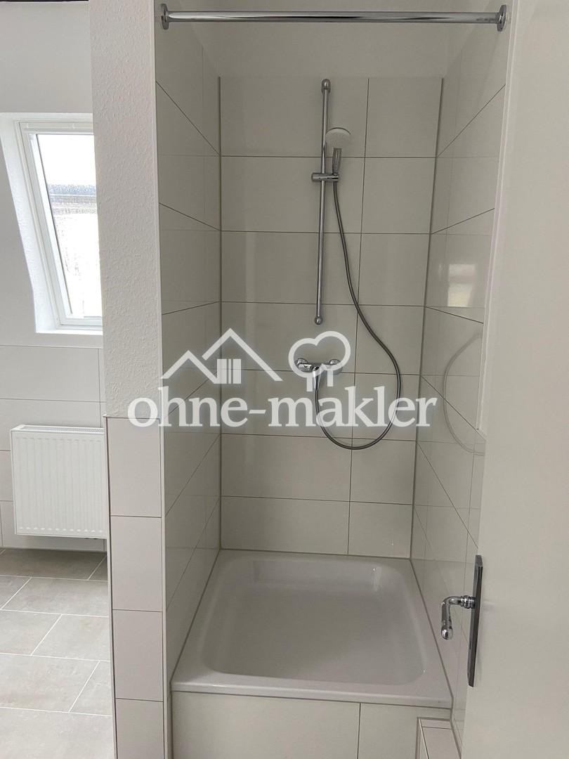 Sanierte 3 Zimmer DG Wohnung in gepflegtem Haus - Photo 2