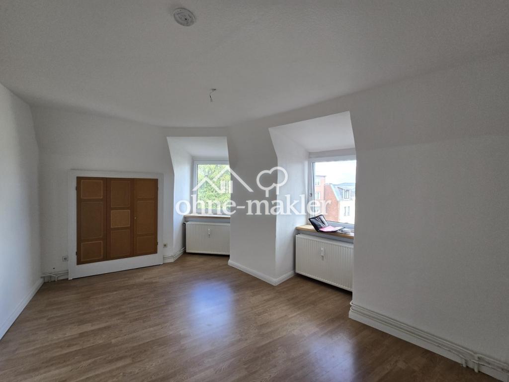 Frisch renovierte 3-Zimmer-Dachgeschosswohnung mit Fördeblick und Einbauküche - Foto 1