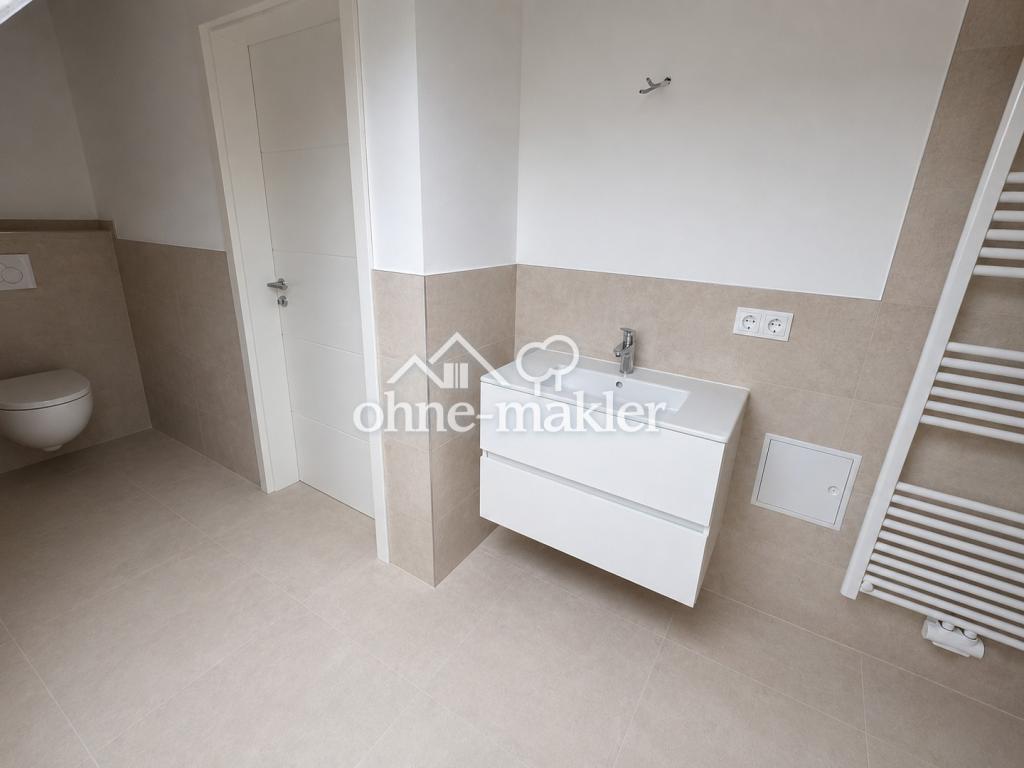 Hochwertiger Erstbezug im Dachgeschoss mit Einbauküche - ca. 110 m² - mit Stellplatz in ruhiger Lage - Photo 4