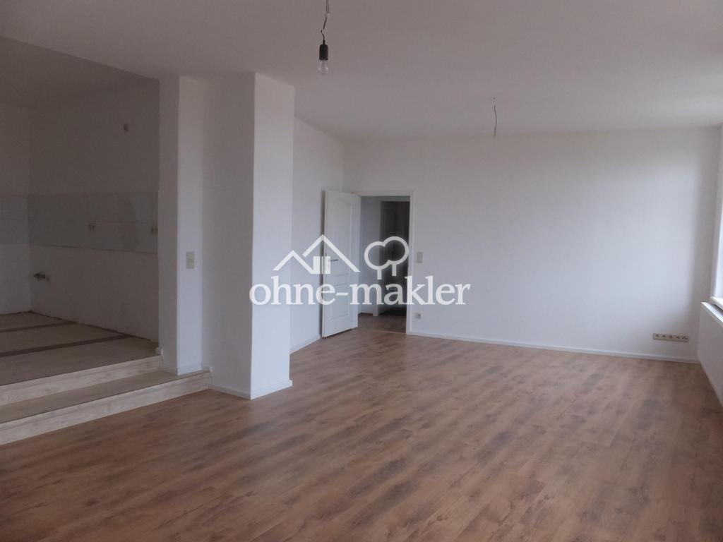 Großzügiger Altbaucharme in zentraler Lage – 4‑Raum‑Wohnung mit besonderem Grundriss - Photo 1