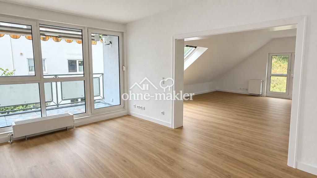 Renovierte DG-Wohnung 2,5 ZKB mit Balkon - Photo 1