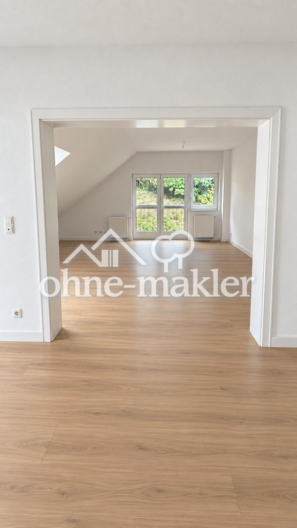 Renovierte DG-Wohnung 2,5 ZKB mit Balkon - Photo 2