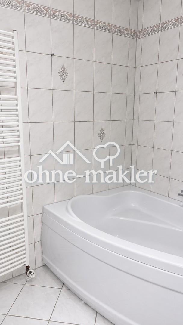 Renovierte DG-Wohnung 2,5 ZKB mit Balkon - Photo 3