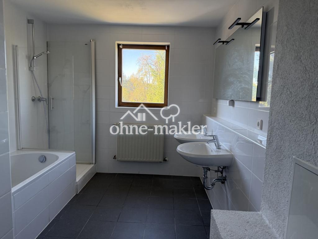 Renovierte 3-Zimmer-Wohnung mit Einbauküche in Altensteig - Photo 2