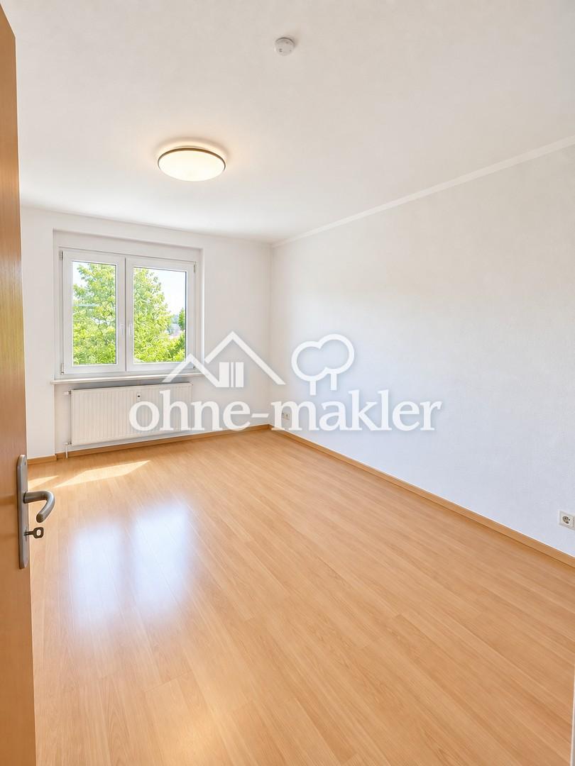 Elterlein: Sonnige 3-Zimmer-Wohnung mit großem Balkon und Einbauküche - Foto 1
