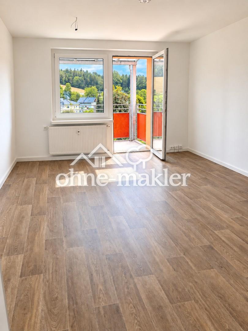 NUR NOCH EINE FREI!!! TOP-sanierte 2-Zimmer-Wohnung mit EBK/Waschmaschine großem Balkon in Thum - Photo 1