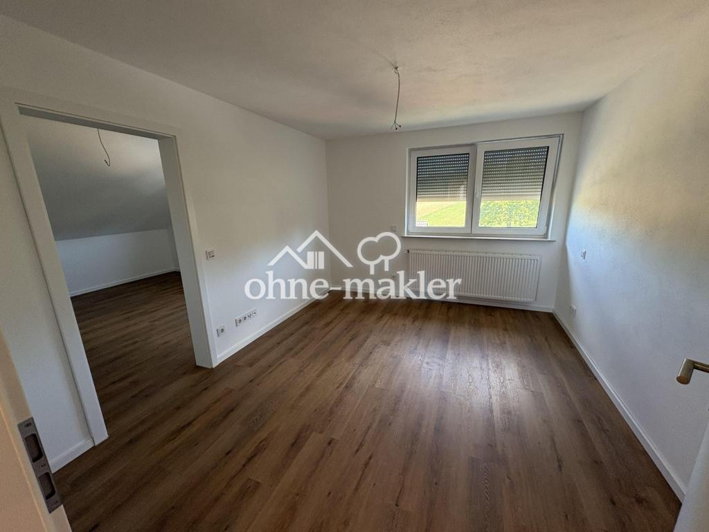 Kernsanierte Dachgeschosswohnung in ruhiger Lage - Photo 1