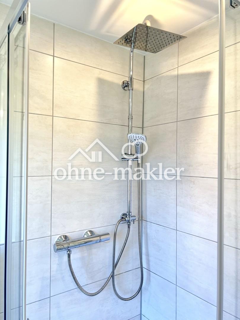Wohntraum im Grünen: Moderne, ruhige 2-Zi-Whg mit toller Dachterrasse, neuer Küche und Regendusche - Photo 4