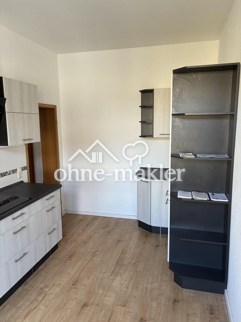 2-Raum-Wohnung mit Einbauküche - modernisiert, großzügig, zentral - Foto 4