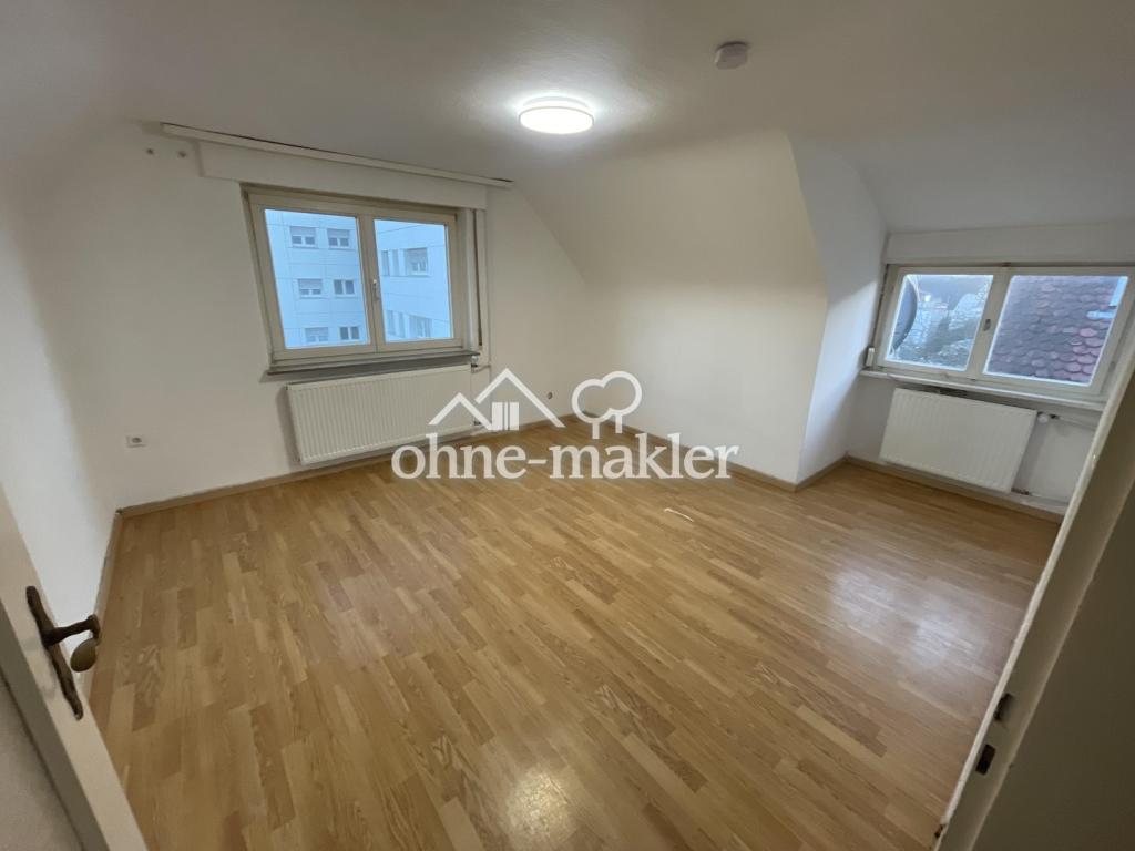 Sonnige 3 Zimmer DG-Whg.m.Stellplatz und Einbauküche in Stammheim ruhige Straße - Photo 1