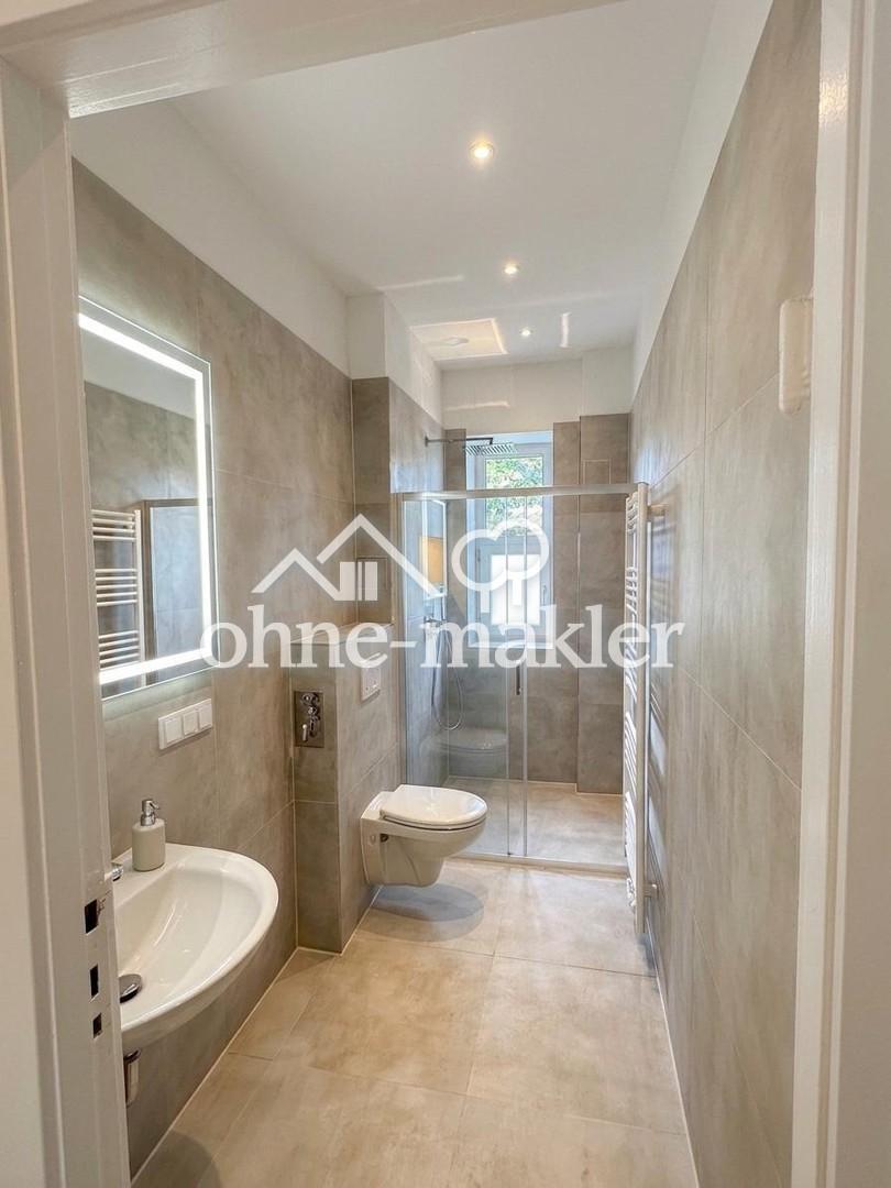 Renovierte 2-Zimmer Wohnung mit Balkon & brandneue Einbauküche, nähe FU-Berlin - Photo 2