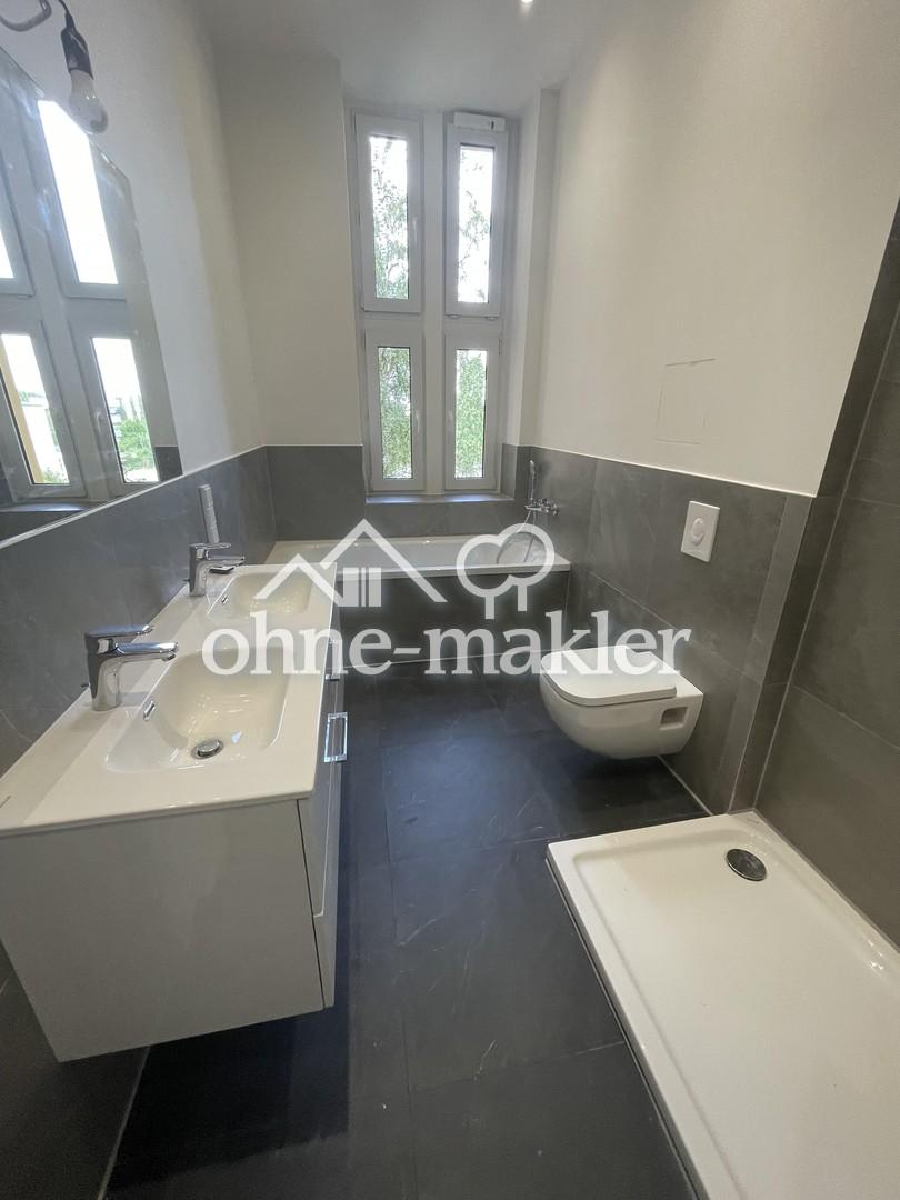 Exklusiv sanierte 4-Zimmer-Maisonette-Wohnung mit großem Wohnzimmer und zwei großen Balkonen - Photo 3