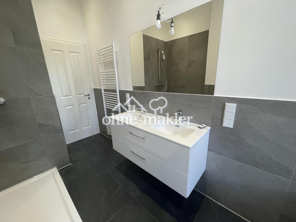Exklusiv sanierte 4-Zimmer-Maisonette-Wohnung mit großem Wohnzimmer und zwei großen Balkonen - Photo 5