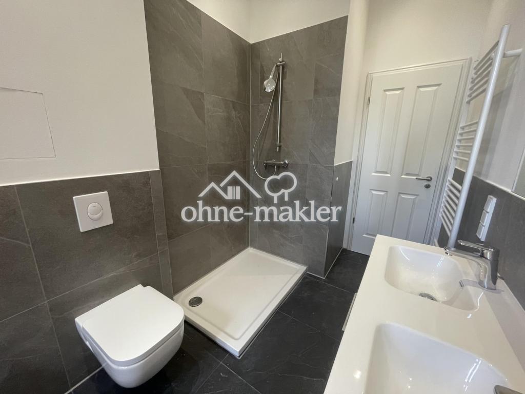 Exklusiv sanierte 4-Zimmer-Maisonette-Wohnung mit großem Wohnzimmer und zwei großen Balkonen - Photo 1