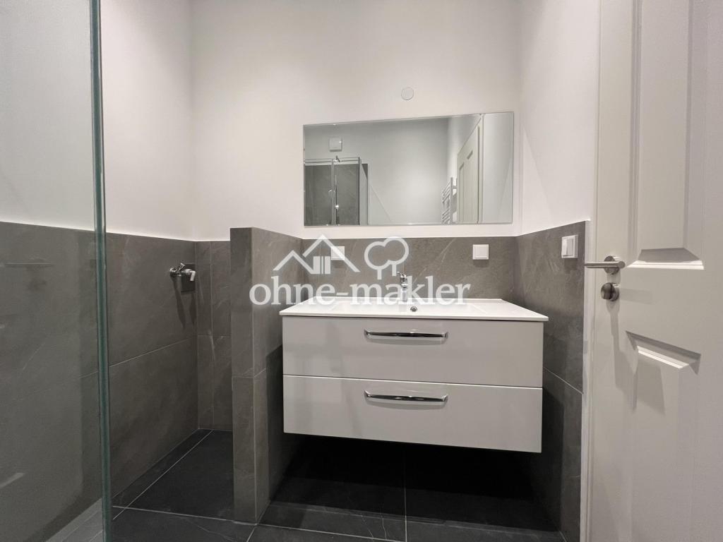 Exklusiv sanierte 4-Zimmer-Maisonette-Wohnung mit großem Wohnzimmer und zwei großen Balkonen - Photo 2