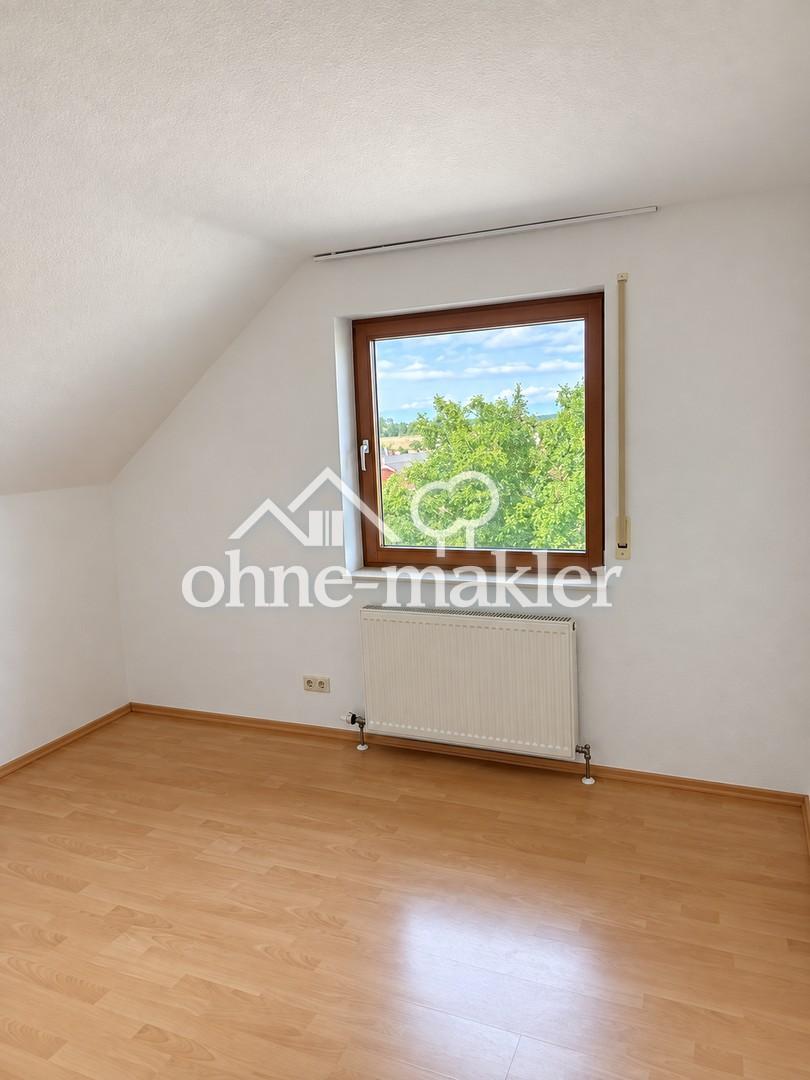 Großzügige 4-Zimmer-OG-Wohnung mit EBK, Balkon, Garage und Stellplatz - Foto 2
