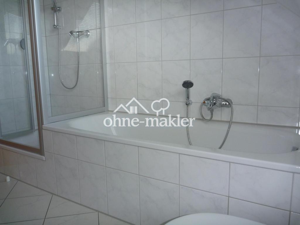 Bezugsf., lichtdurchflutete DG-Wohnung, sonniger Balkon, EBK, Fliesen, Parkett, bel. PKW-Stellplatz - Photo 3