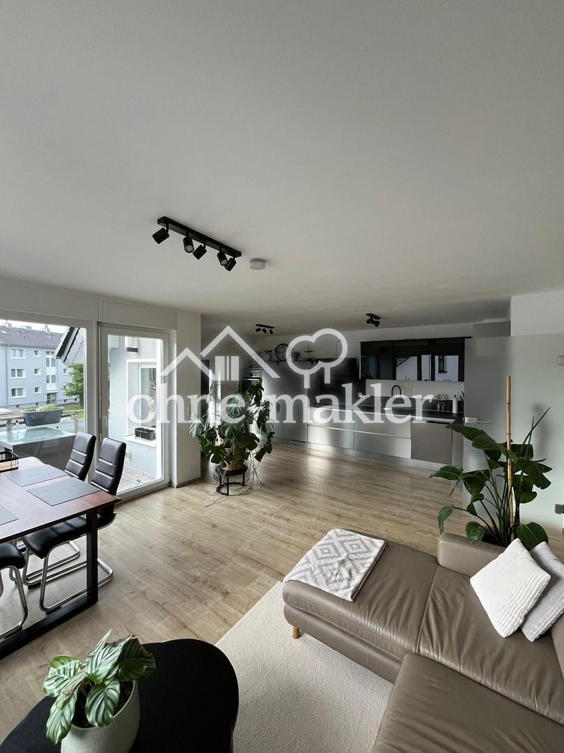 Zentrale 4 Zimmer-Wohnung mit zwei Balkonen im Niedrigenergiehaus - Foto 1