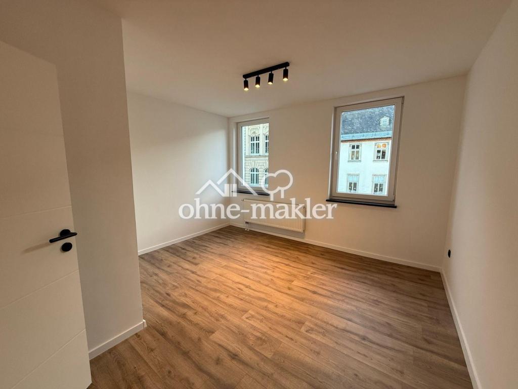 Wunderschöne 3 Zimmer-Wohnung in Hof mit Balkon und Küche - Photo 2