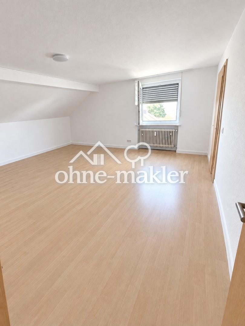 Helle 3,5-Zimmer-Dachgeschosswohnung mit Einbauküche und Stellplatz in Reiskirchen-Lindenstruth - Foto 5