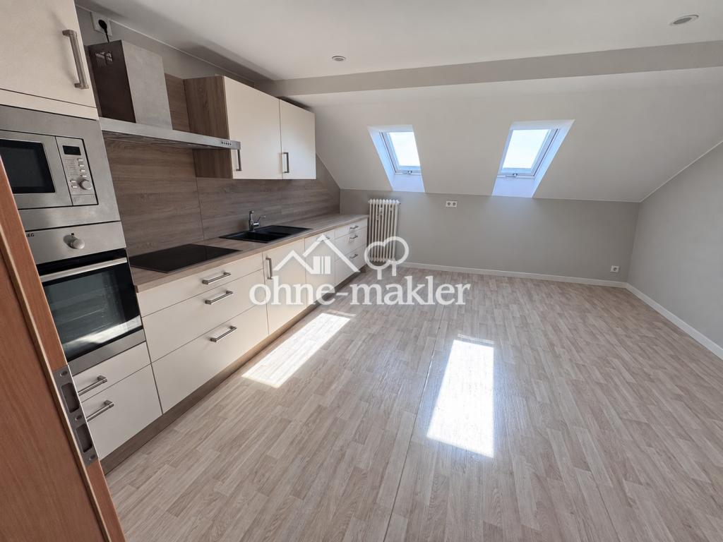 Helle 3,5-Zimmer-Dachgeschosswohnung mit Einbauküche und Stellplatz in Reiskirchen-Lindenstruth - Foto 1