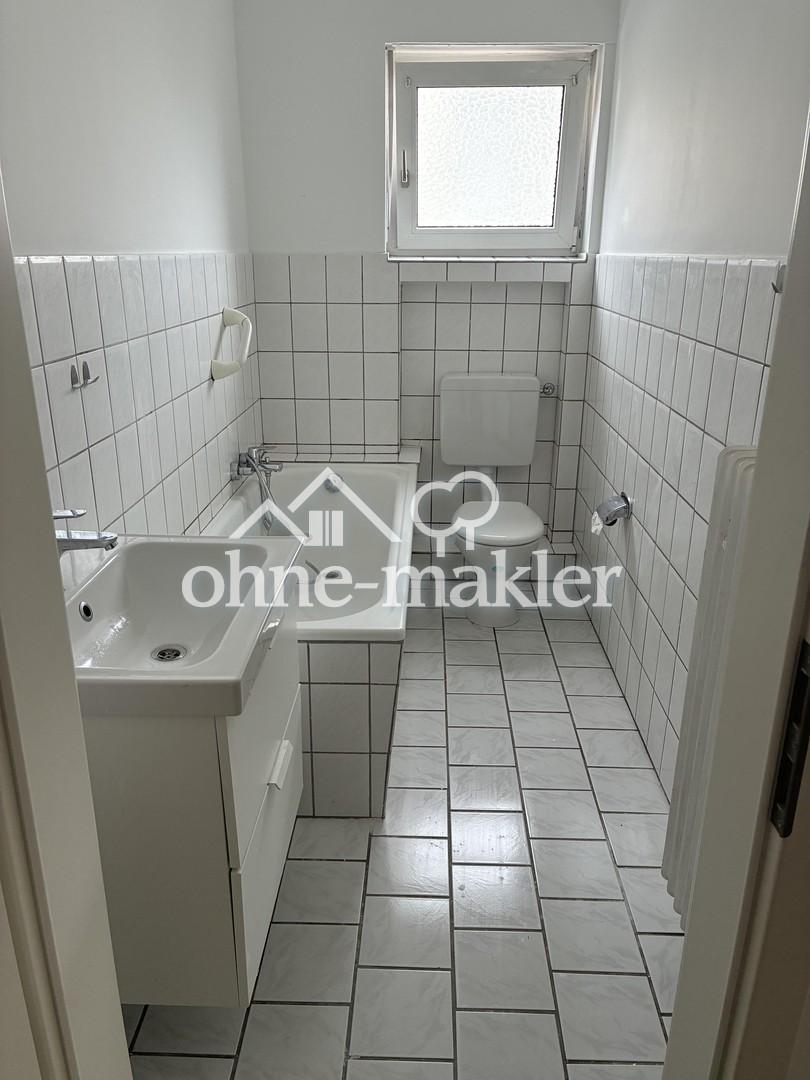 Schöne, renovierte 2 Zimmer- Wohnung mit Balkon - Photo 1