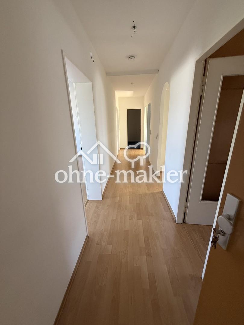 3-Zimmer-Wohnung im 4. OG mit Aufzug – mit Raum für eigene Ideen in zentraler Lage von Nürnberg - Photo 4