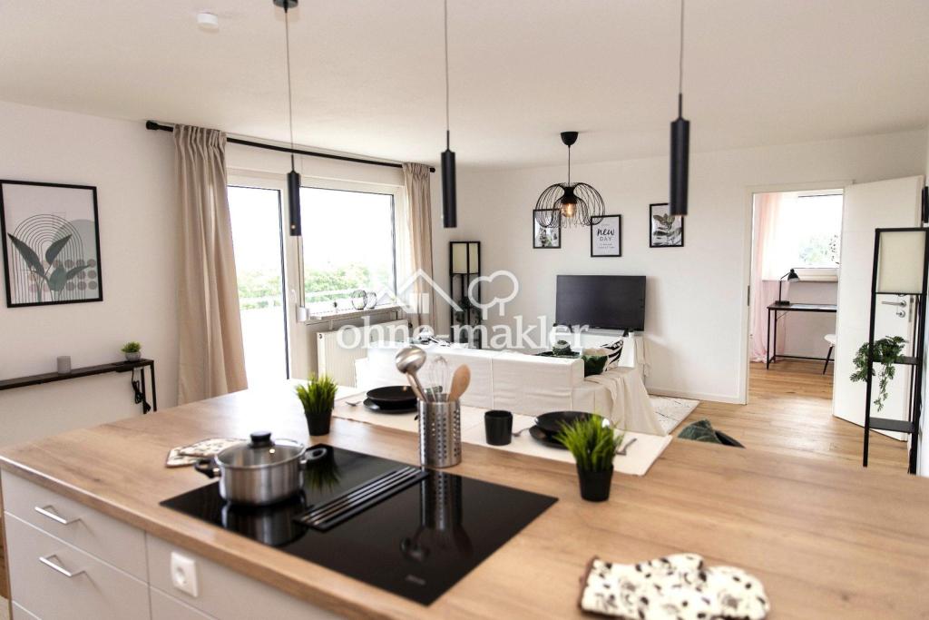 Exklusive, frisch renovierte 3-Zi-Whg mit neuer EBK, Balkon, Panoramablick und Hallenbad - Photo 1