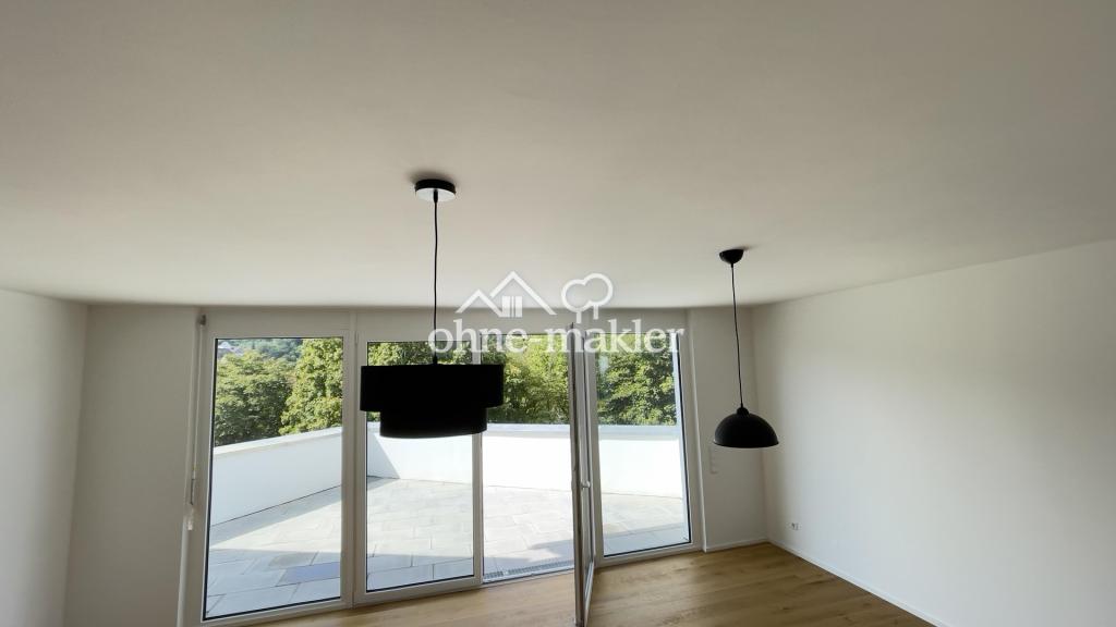 Neuwertige 145 m² mit 2 Dachterrassen, EBK & TG – neue Bahn nach Stuttgart - Foto 1