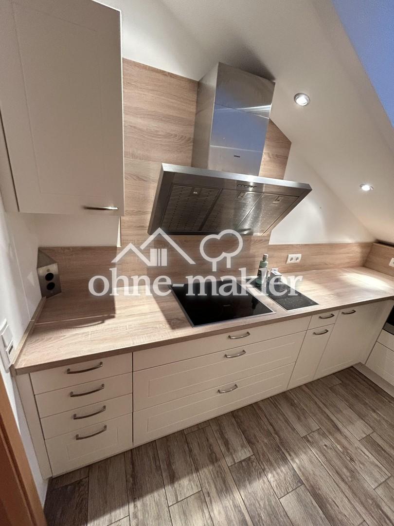 Moderne 2-Raum-Dachgeschosswohnung mit Balkon und Einbauküche in Neubeuern - Foto 2