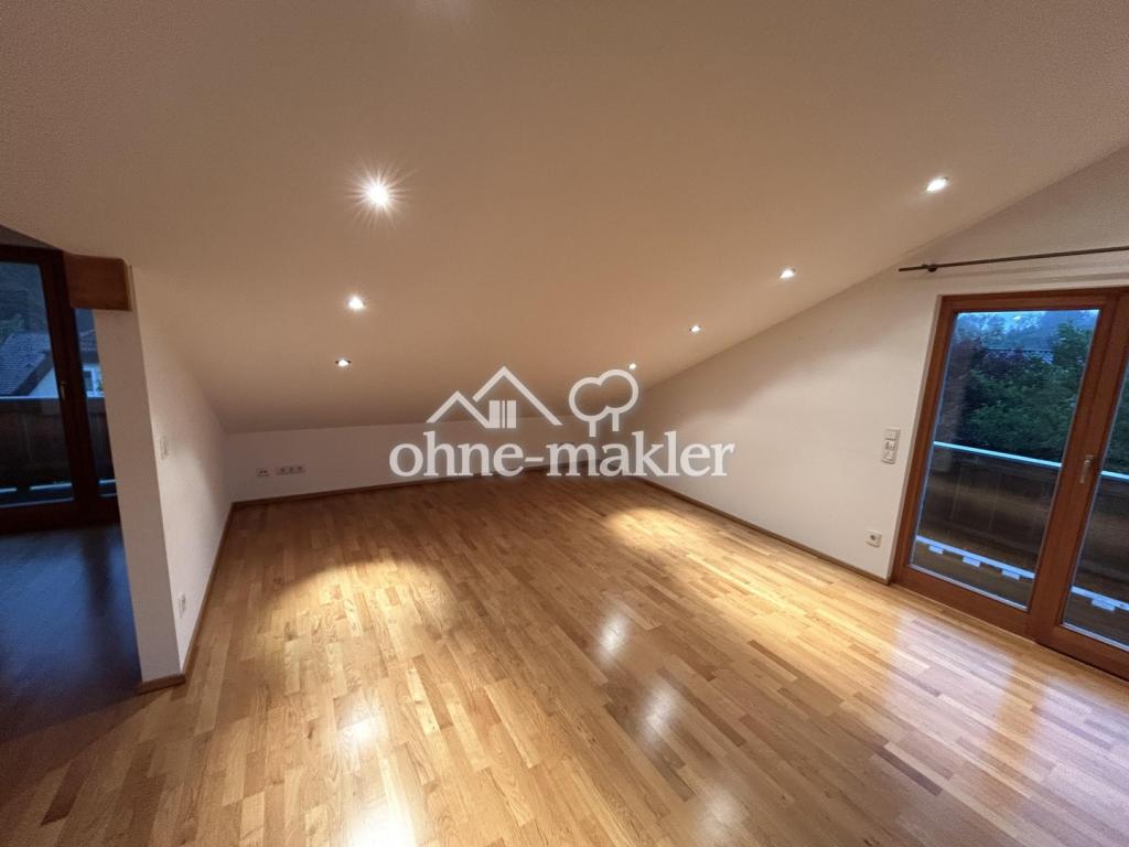 Moderne 2-Raum-Dachgeschosswohnung mit Balkon und Einbauküche in Neubeuern - Foto 5