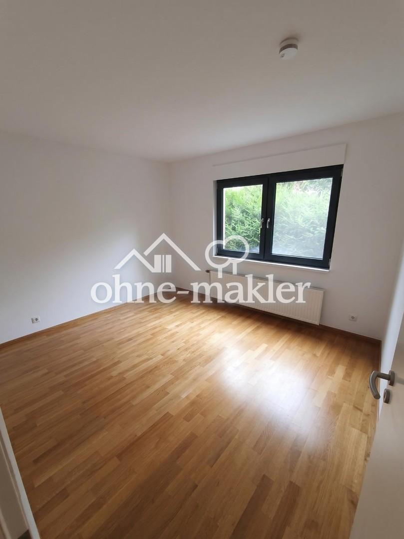 Wohnen wie im Haus: sanierte 3-Zimmer-Wohnung mit Kamin, Südterrasse, Garten & Tiefgarage - Photo 3