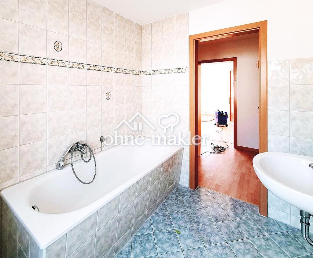 kleine aber feine 2-Raum-Wohnung 43 m2 Küche, Bad im EG - Photo 4