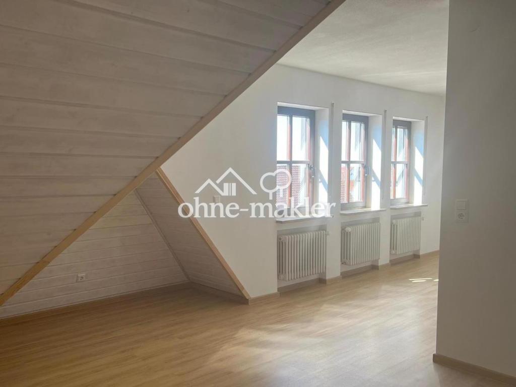 Helle Dachgeschosswohnung mit Marktplatzblick – zentral in Bad Buchau - Photo 5