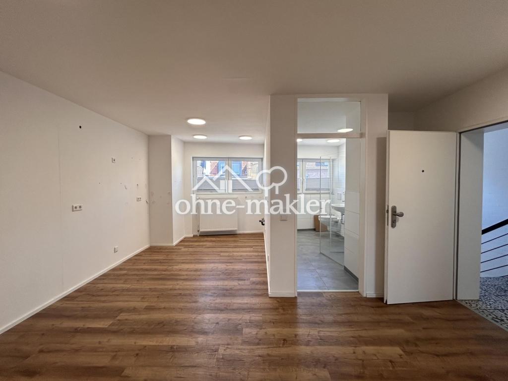 Sanierte und großzügige 2,5 Zimmer-Wohnung mit Wintergarten! - Photo 1