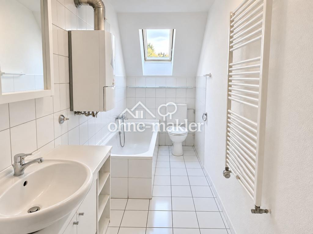 Hello 3-Zi-Wohnung im DG mit Einbauküche (EBK) - Photo 2
