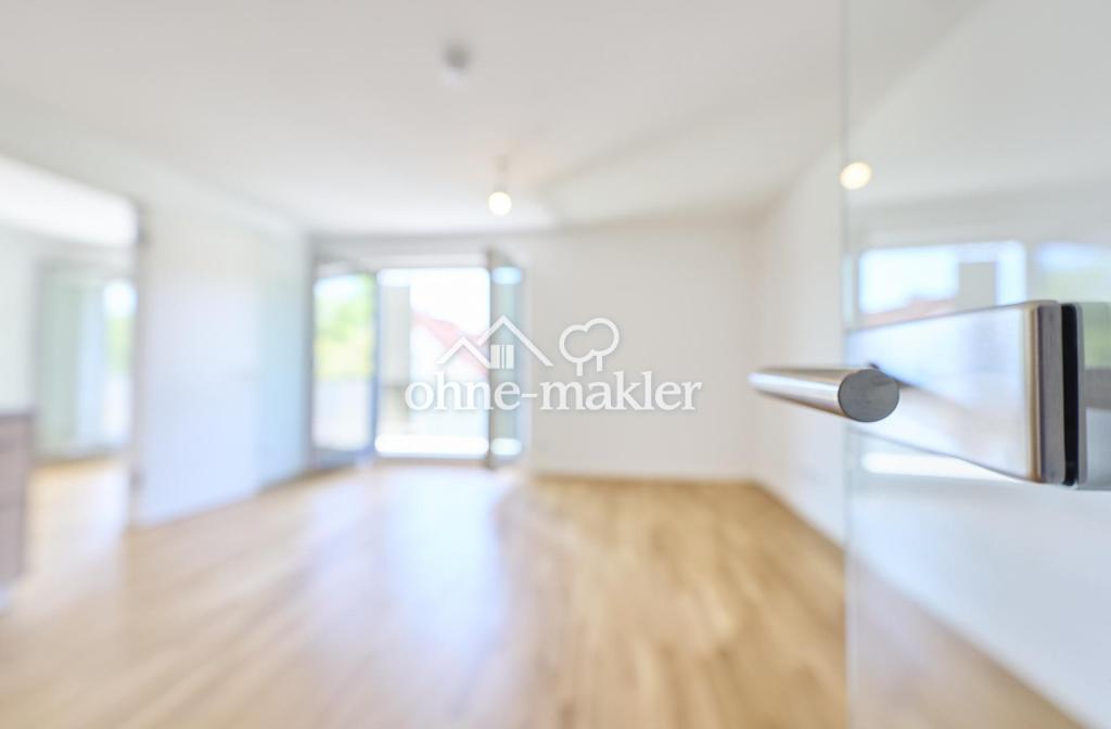 Neubau: Helle und ruhige Zwei-Zimmer-Wohnung mit luxuriöser Innenausstattung mit Balkon und EBK - Foto 1