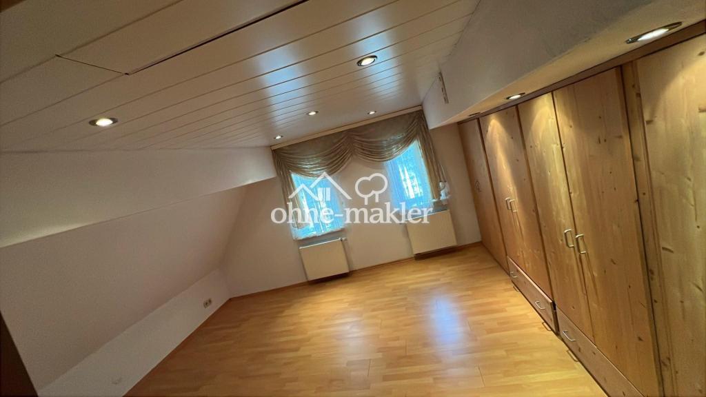 Großzügige teilmöblierte 4-Zimmerwohnung mit Balkon & EBK - Foto 3