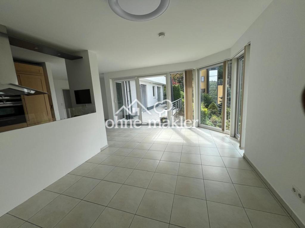 Exklusive Terrassenwohnung mit traumhaftem Grünblick, großer Fensterfront & Garage - Foto 5