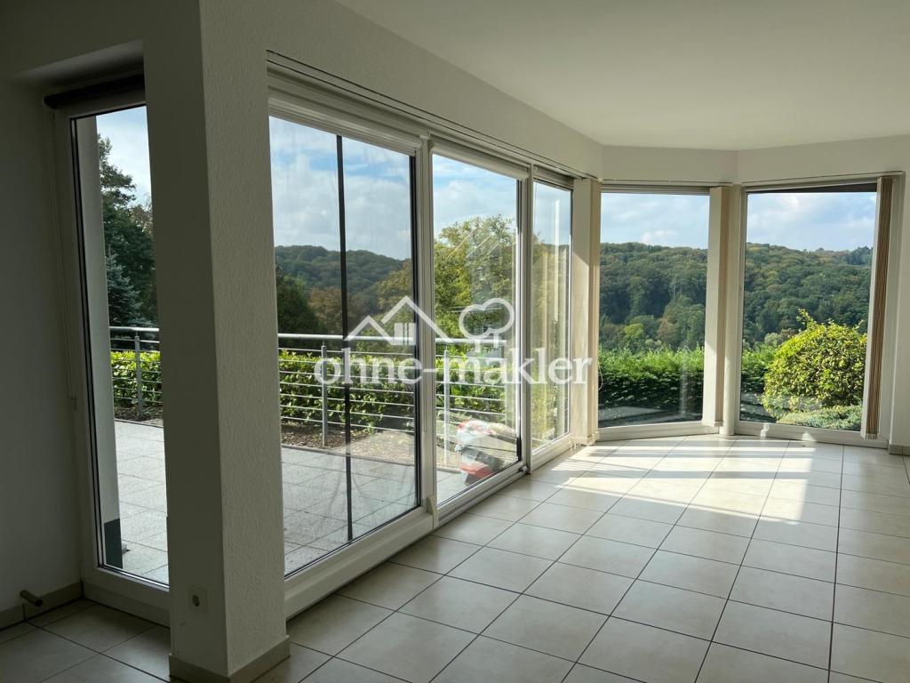 Exklusive Terrassenwohnung mit traumhaftem Grünblick, großer Fensterfront & Garage - Foto 2