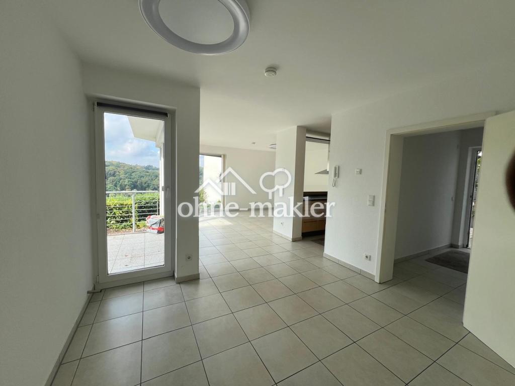 Exklusive Terrassenwohnung mit traumhaftem Grünblick, großer Fensterfront & Garage - Foto 1