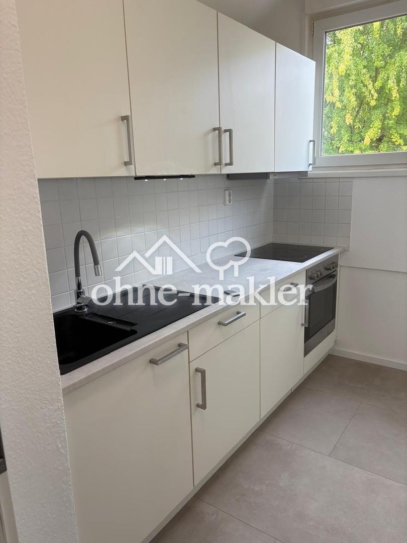 Helle ruhige 2 Zimmer Dachwohnung im 1.OG mit Blick ins Grüne, Einbauküche, großer Balkon - Photo 2