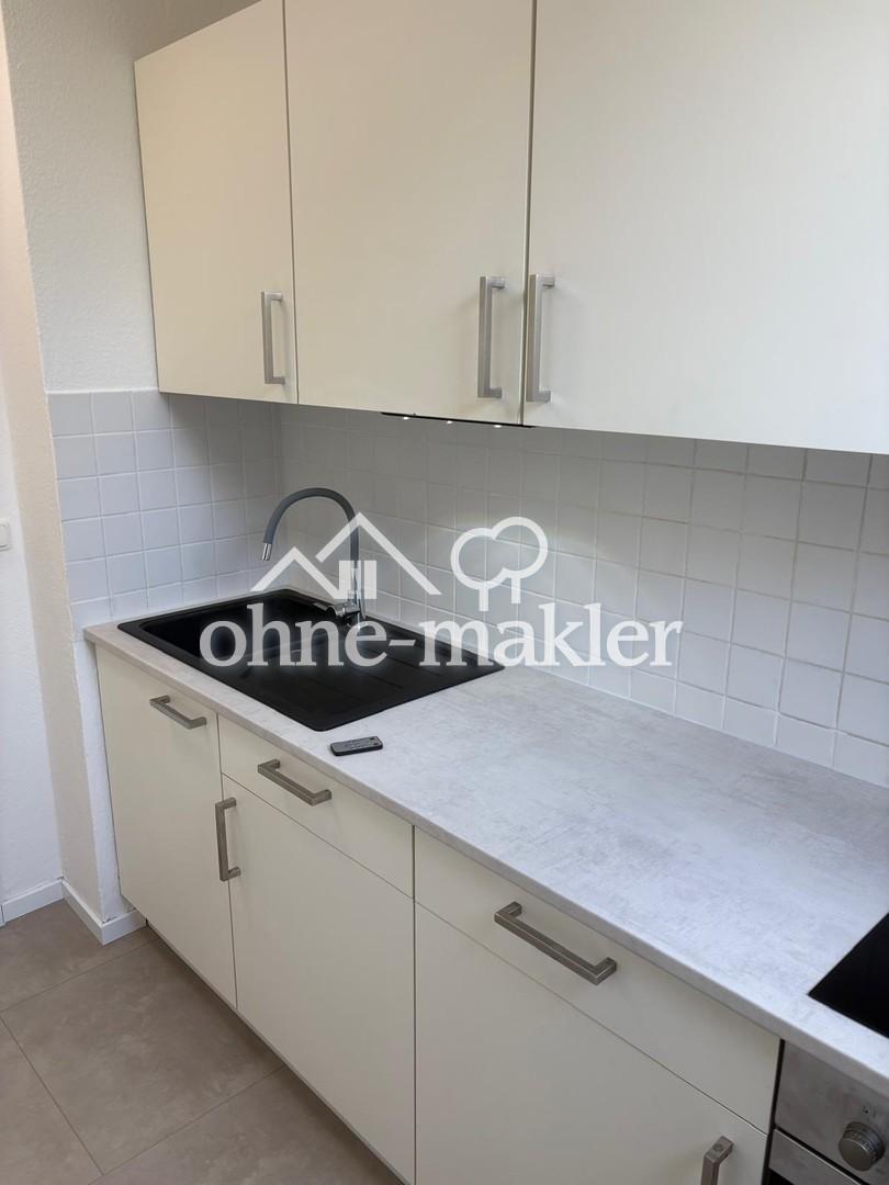 Helle ruhige 2 Zimmer Dachwohnung im 1.OG mit Blick ins Grüne, Einbauküche, großer Balkon - Photo 3