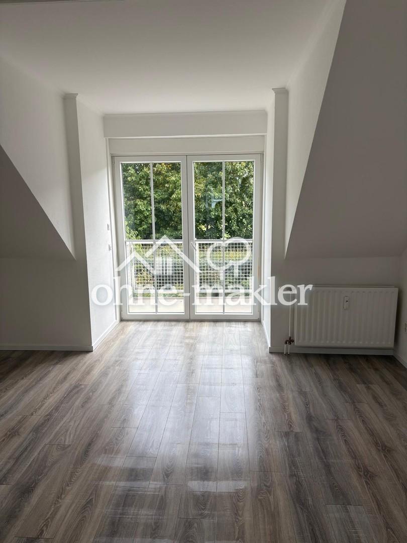 Helle ruhige 2 Zimmer Dachwohnung im 1.OG mit Blick ins Grüne, Einbauküche, großer Balkon - Photo 1